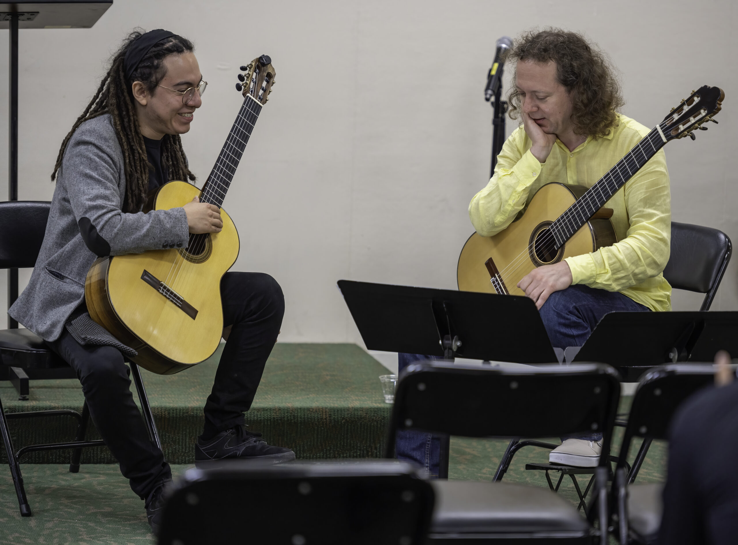 Dimitri Illarionov holds masterclass for classical guitarists. A San Antonio Philharmonic hosted event.